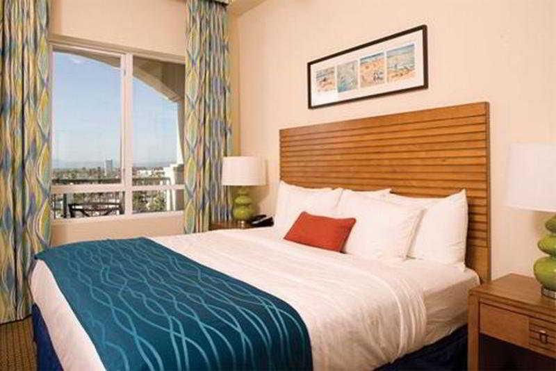 Club Wyndham Oceanside Pier Resort Room photo